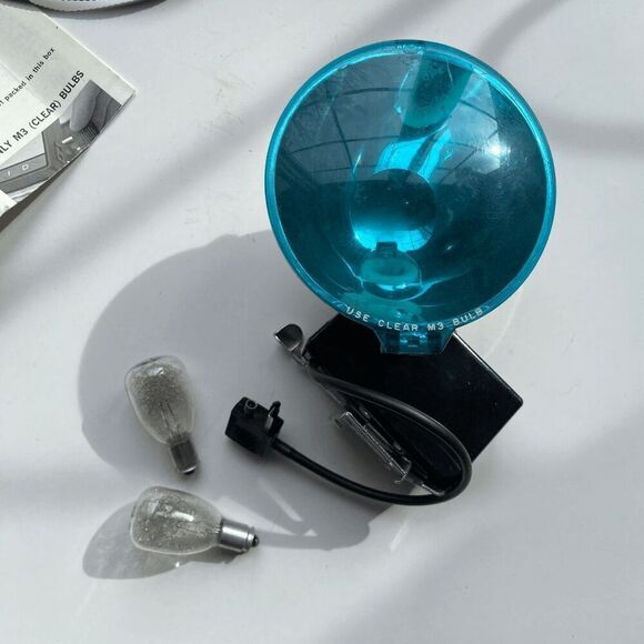 Vintage Polaroid 330 Land Camera Bundle w/ Case, Flash, Bulbs, Manuals - Picture 8 of 13